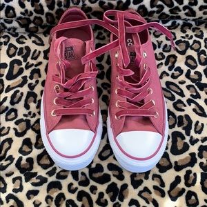 Women’s Converse Size 7